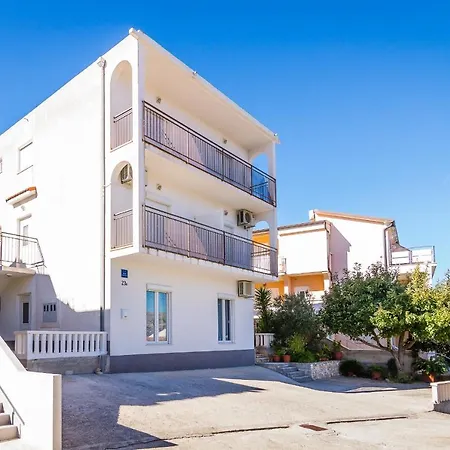 With Parking Spaces Arbanija, Ciovo - 7543 Апартаменты Трогир