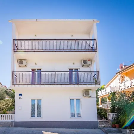 Apartments With A Parking Space Arbanija, Ciovo - 7543 * Trogir